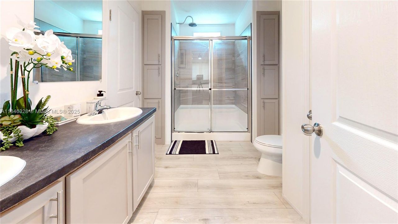 最近售出: $299,999 (3 贝兹, 2 浴室, 1600 平方英尺)