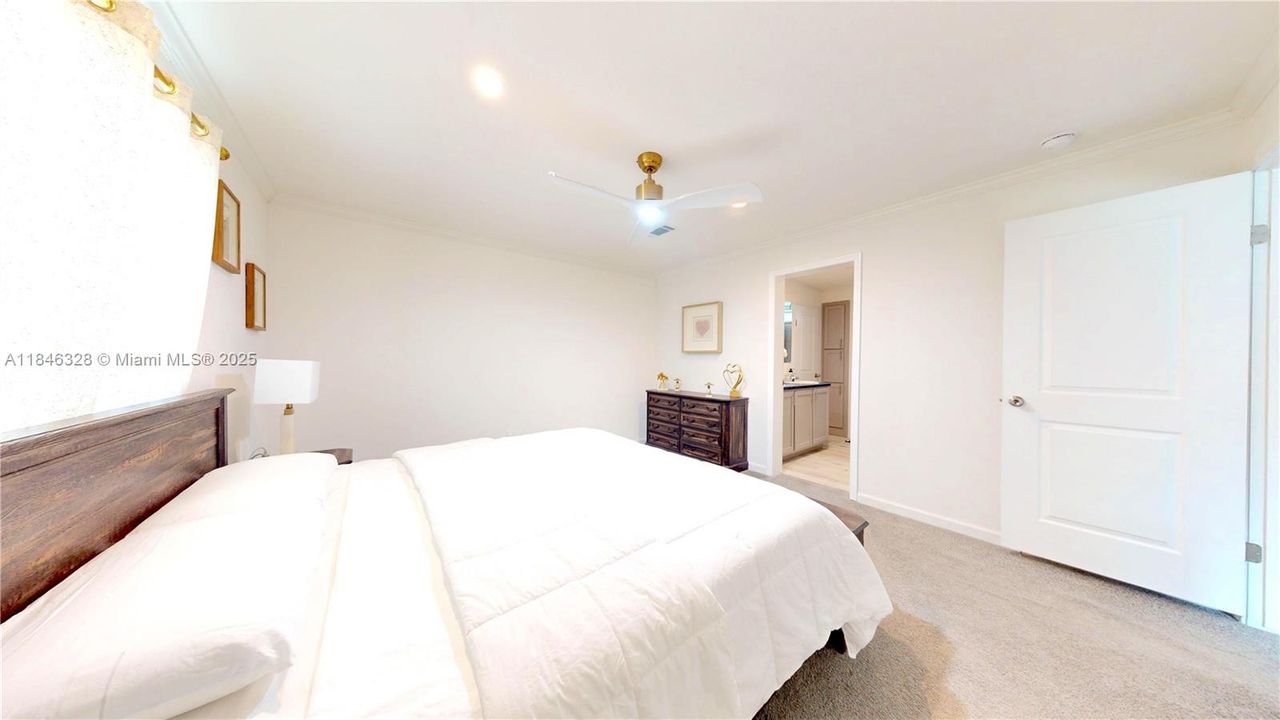 最近售出: $299,999 (3 贝兹, 2 浴室, 1600 平方英尺)