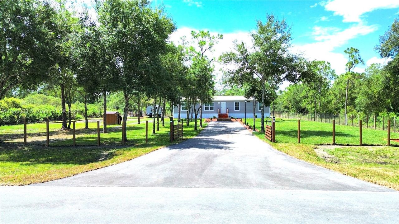 最近售出: $299,999 (3 贝兹, 2 浴室, 1600 平方英尺)