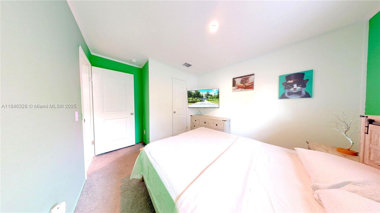 最近售出: $299,999 (3 贝兹, 2 浴室, 1600 平方英尺)