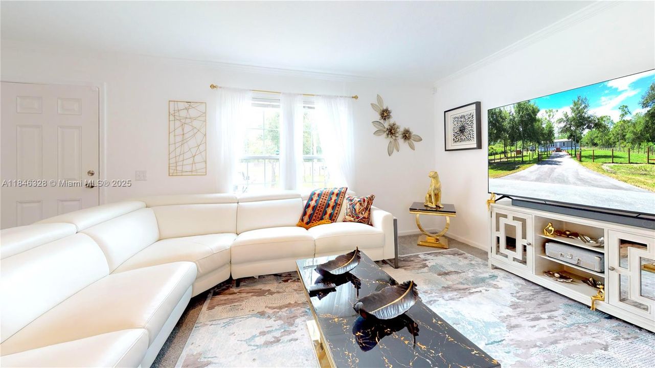 最近售出: $299,999 (3 贝兹, 2 浴室, 1600 平方英尺)