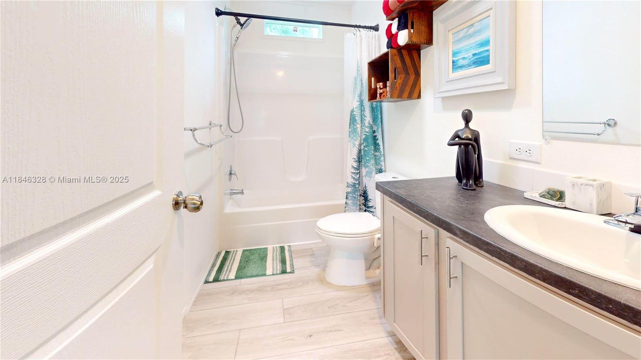 最近售出: $299,999 (3 贝兹, 2 浴室, 1600 平方英尺)