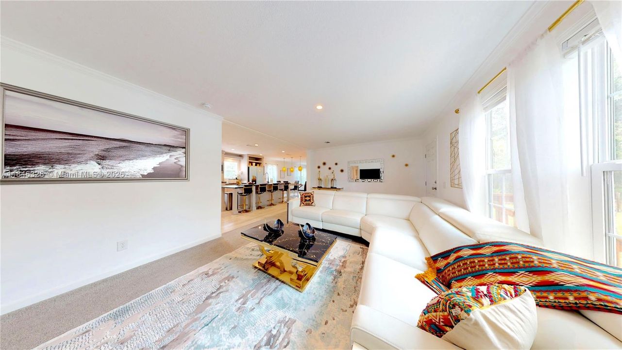 最近售出: $299,999 (3 贝兹, 2 浴室, 1600 平方英尺)