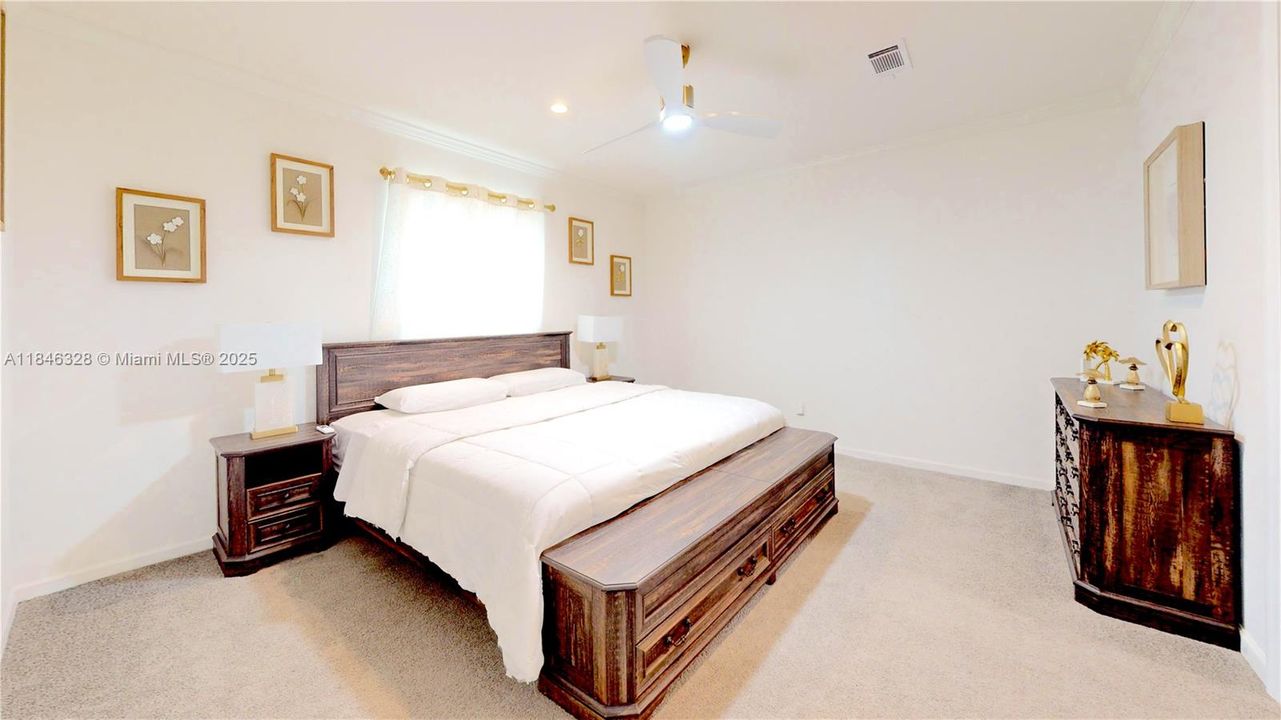 最近售出: $299,999 (3 贝兹, 2 浴室, 1600 平方英尺)