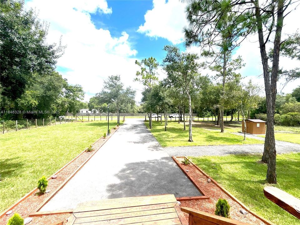 最近售出: $299,999 (3 贝兹, 2 浴室, 1600 平方英尺)