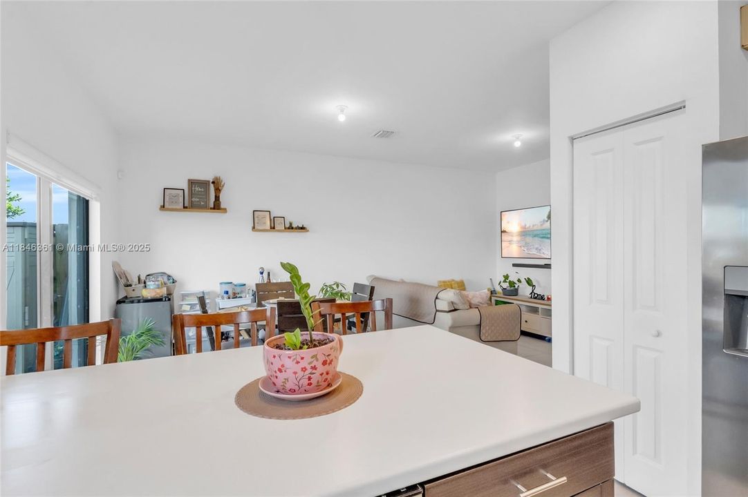 На продажу: $405,000 (3 спален, 2 ванн, 1778 Квадратных фут)