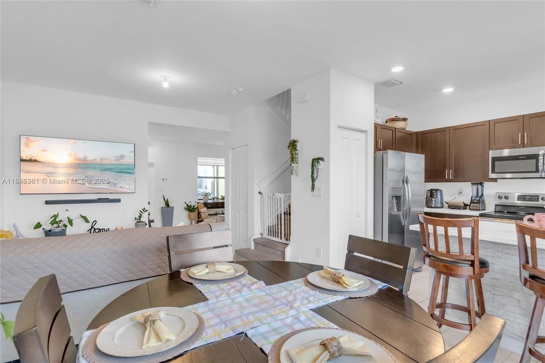 На продажу: $405,000 (3 спален, 2 ванн, 1778 Квадратных фут)