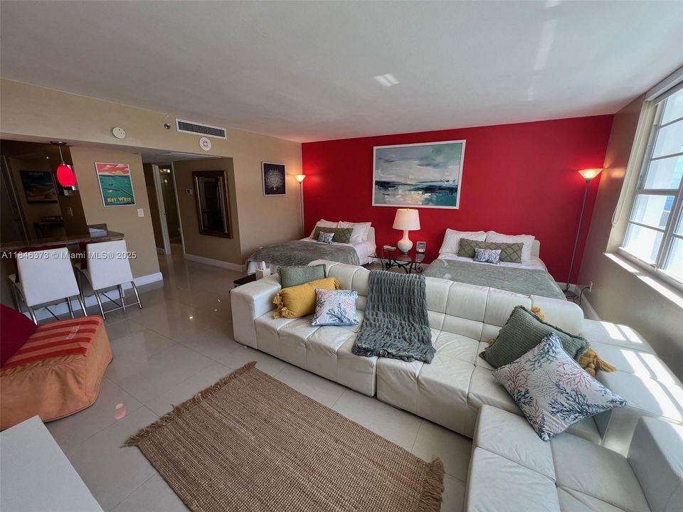 For Sale: $420,000 (0 beds, 1 baths, 550 Square Feet)