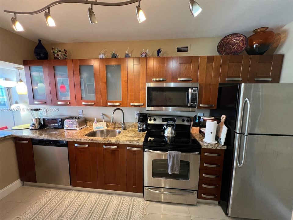 For Sale: $420,000 (0 beds, 1 baths, 550 Square Feet)