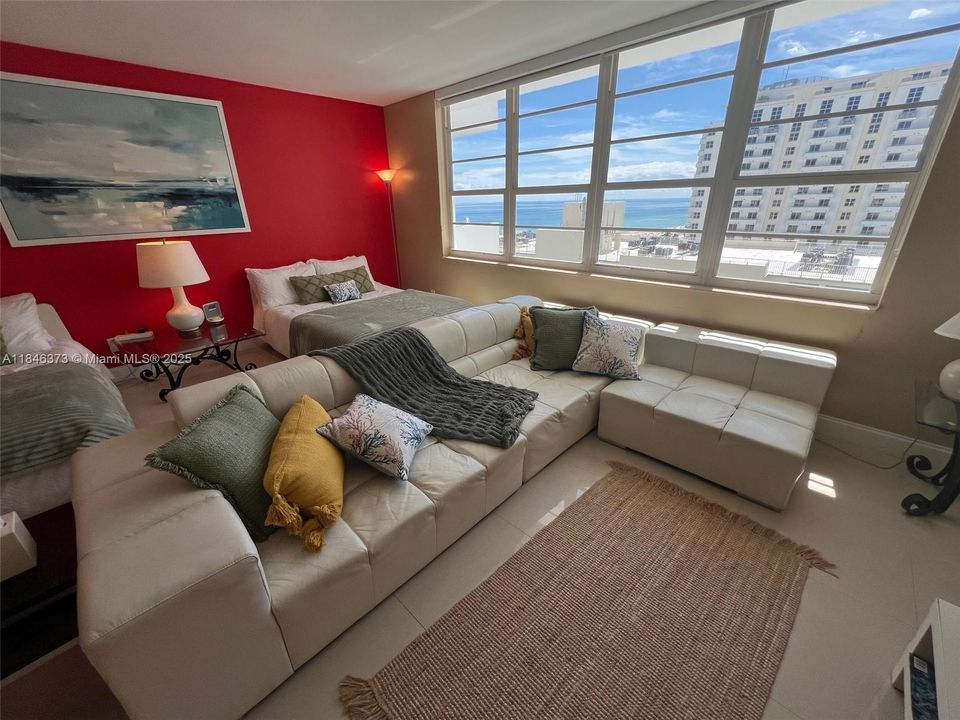 For Sale: $420,000 (0 beds, 1 baths, 550 Square Feet)