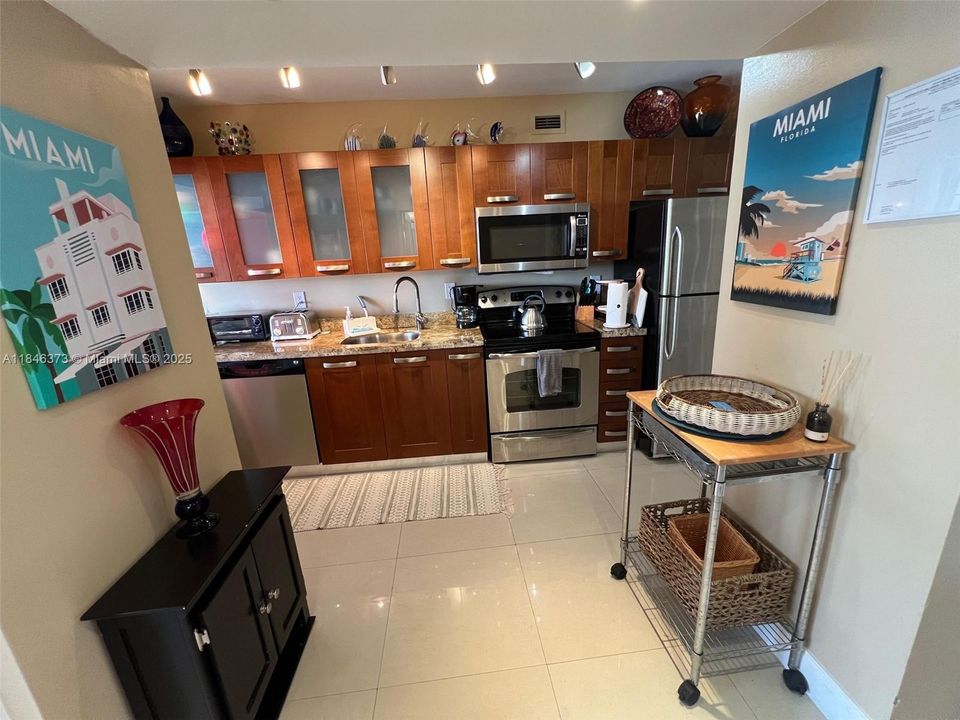 For Sale: $420,000 (0 beds, 1 baths, 550 Square Feet)