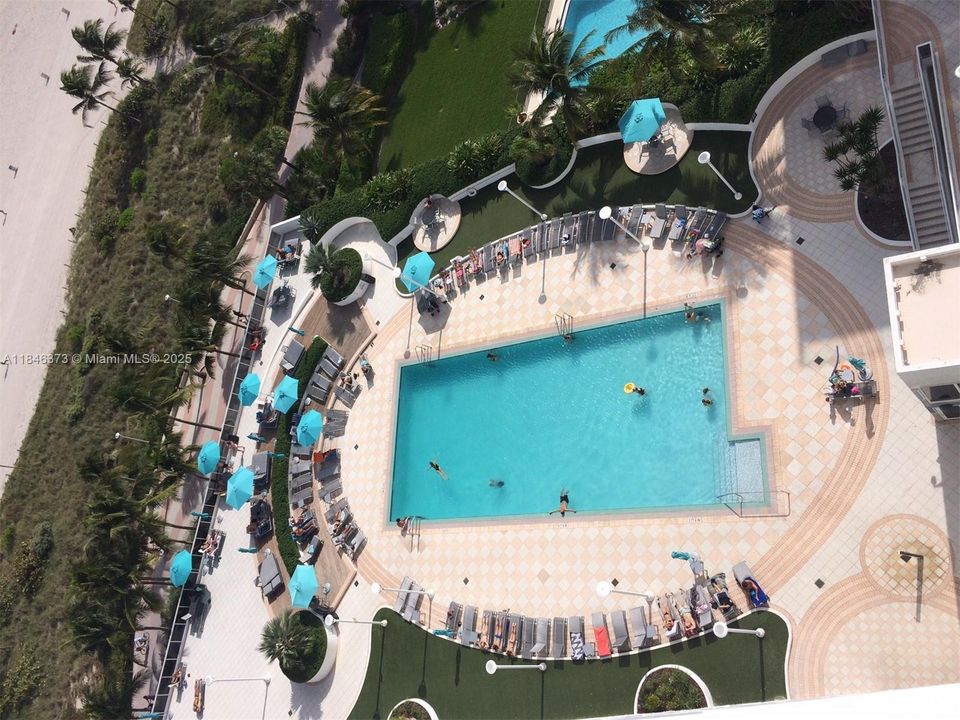 For Sale: $420,000 (0 beds, 1 baths, 550 Square Feet)