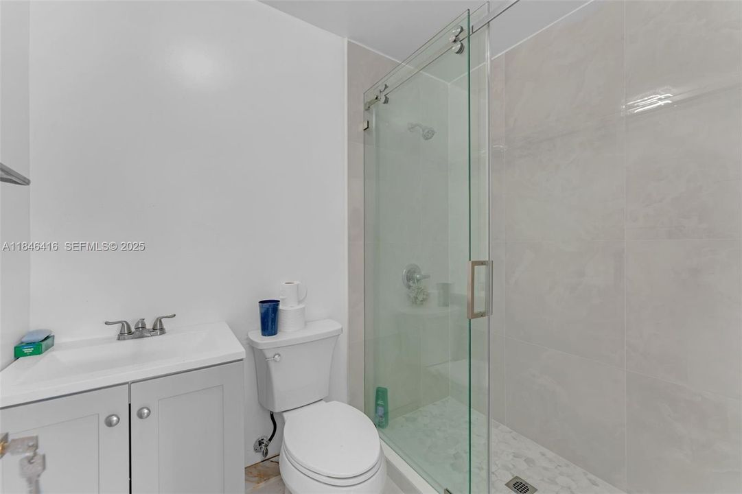 Под контрактом: $849,999 (4 спален, 3 ванн, 1832 Квадратных фут)