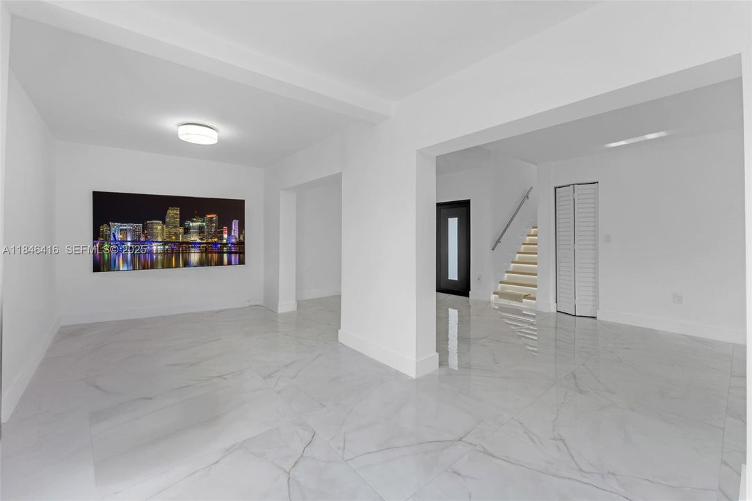 Под контрактом: $849,999 (4 спален, 3 ванн, 1832 Квадратных фут)