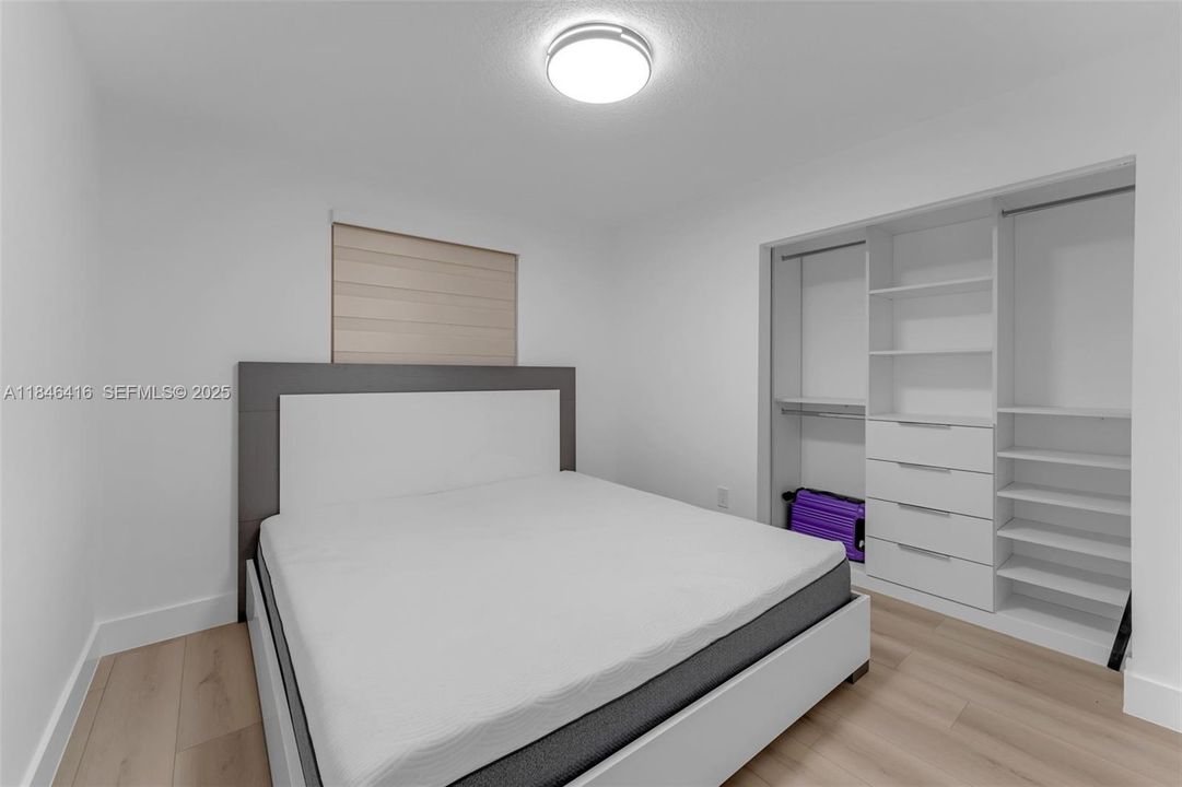 Под контрактом: $849,999 (4 спален, 3 ванн, 1832 Квадратных фут)