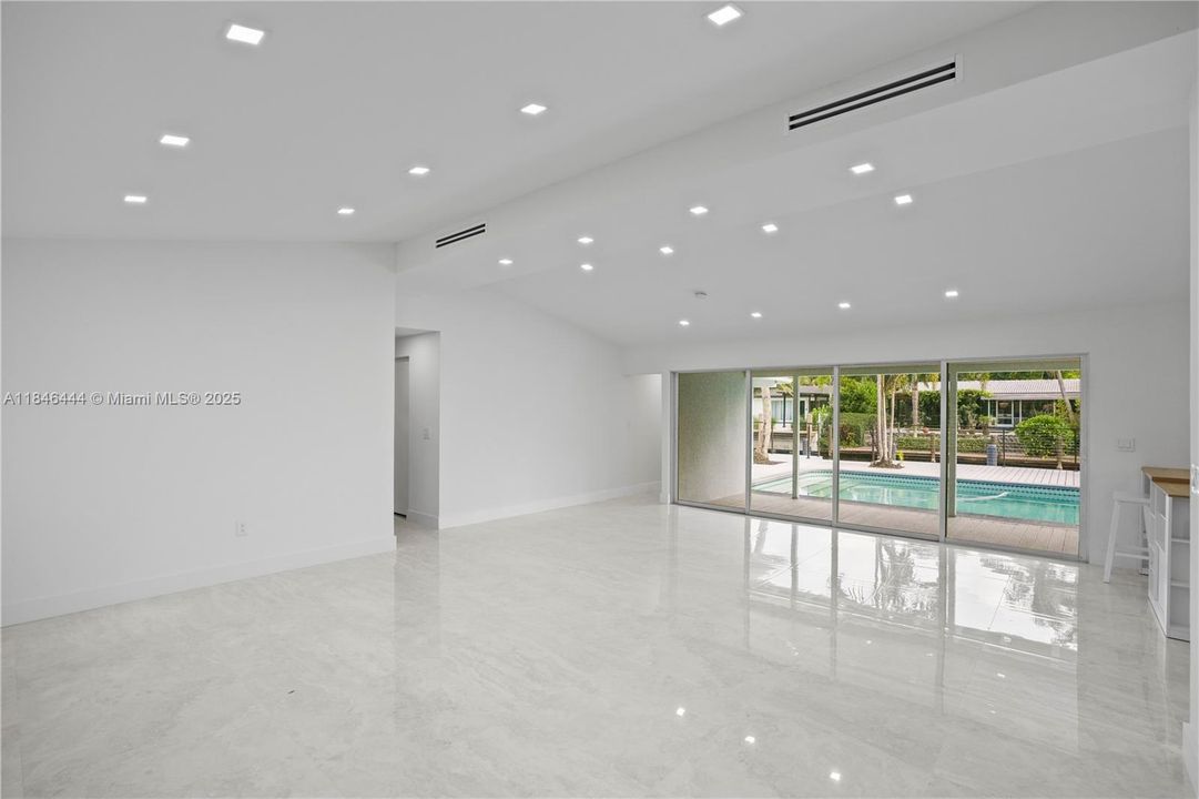 En Venta: $950,000 (3 camas, 3 baños, 0 Pies cuadrados)