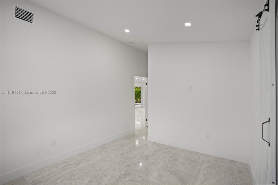 En Venta: $950,000 (3 camas, 3 baños, 0 Pies cuadrados)