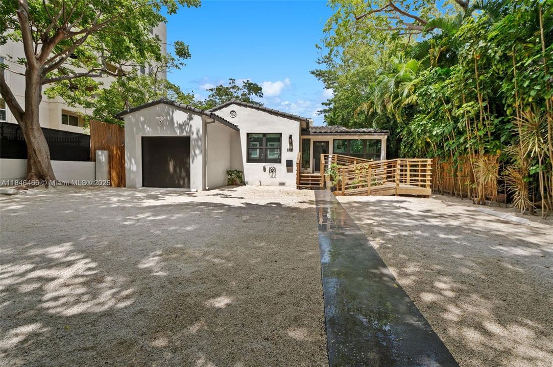 En Venta: $1,249,999 (3 camas, 2 baños, 1408 Pies cuadrados)