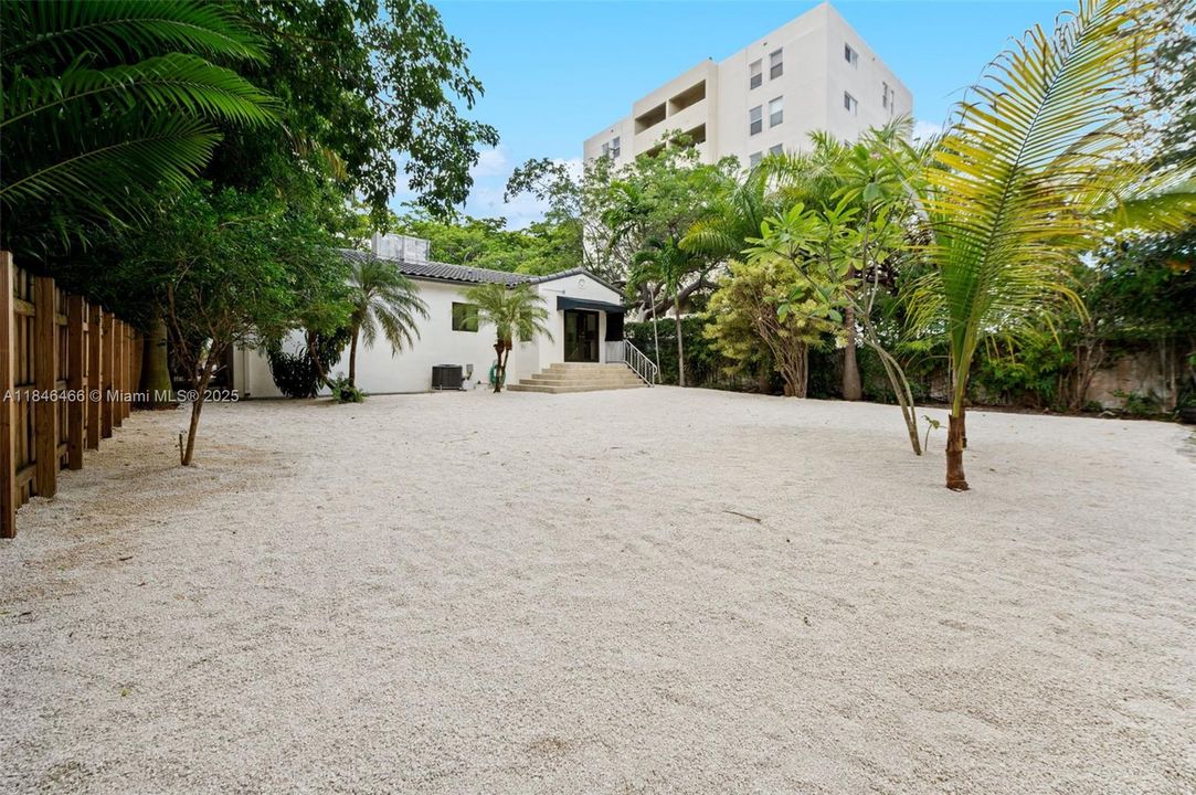 En Venta: $1,249,999 (3 camas, 2 baños, 1408 Pies cuadrados)