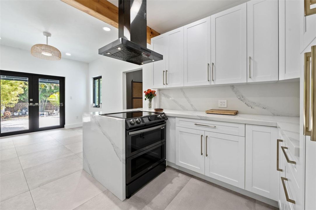 En Venta: $1,249,999 (3 camas, 2 baños, 1408 Pies cuadrados)