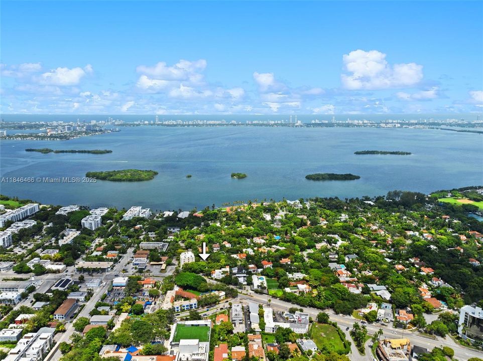 En Venta: $1,249,999 (3 camas, 2 baños, 1408 Pies cuadrados)