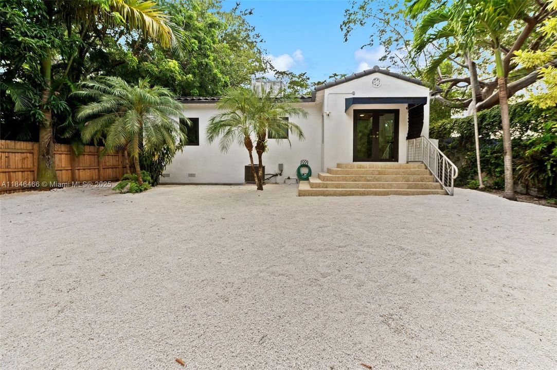 En Venta: $1,249,999 (3 camas, 2 baños, 1408 Pies cuadrados)