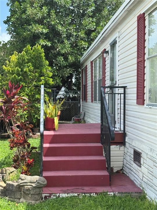 For Sale: $249,900 (3 beds, 2 baths, 1120 Square Feet)