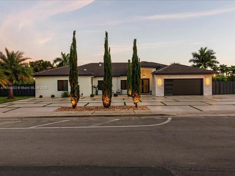 Под контрактом: $989,999 (4 спален, 2 ванн, 2331 Квадратных фут)