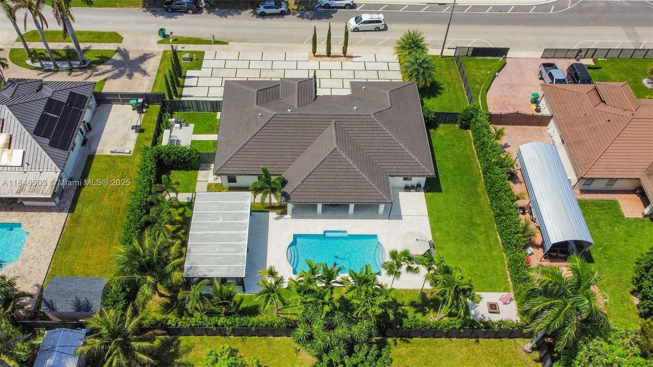 Под контрактом: $989,999 (4 спален, 2 ванн, 2331 Квадратных фут)