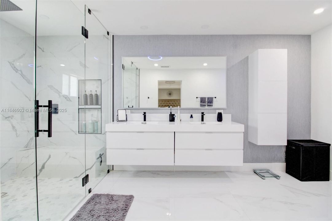 Под контрактом: $989,999 (4 спален, 2 ванн, 2331 Квадратных фут)