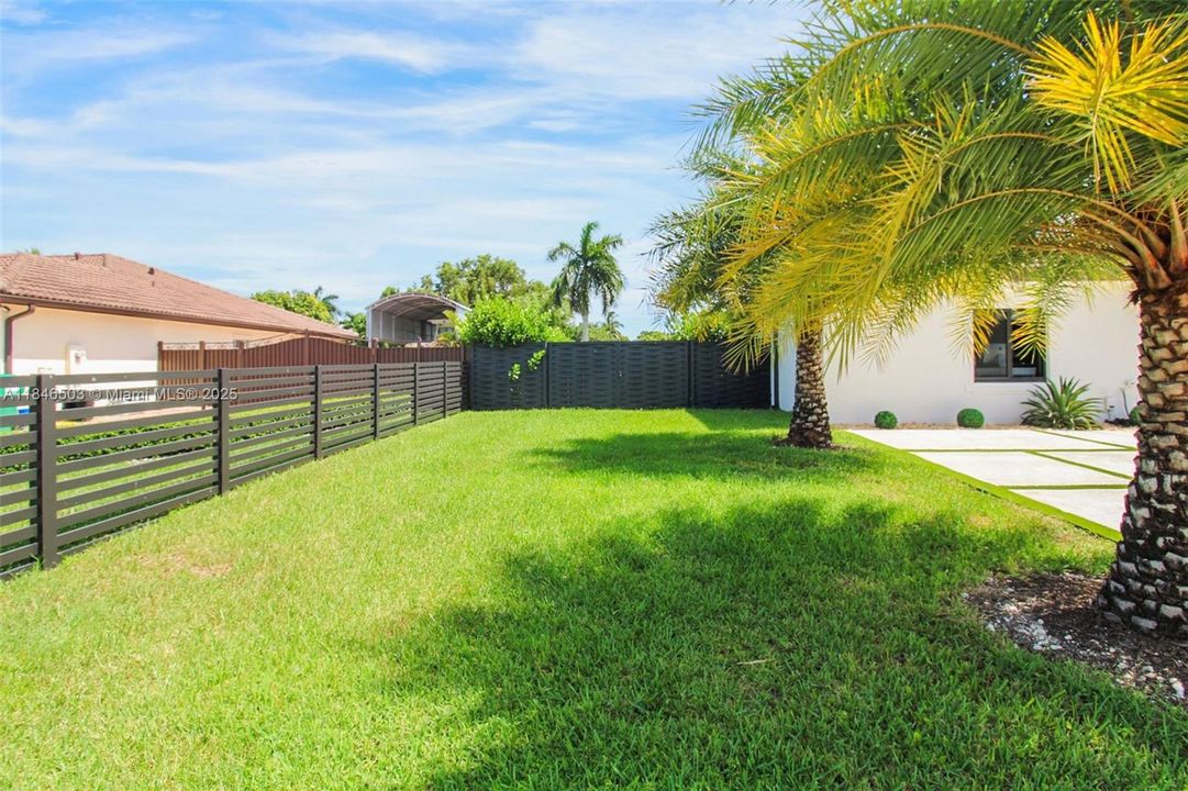 Под контрактом: $989,999 (4 спален, 2 ванн, 2331 Квадратных фут)