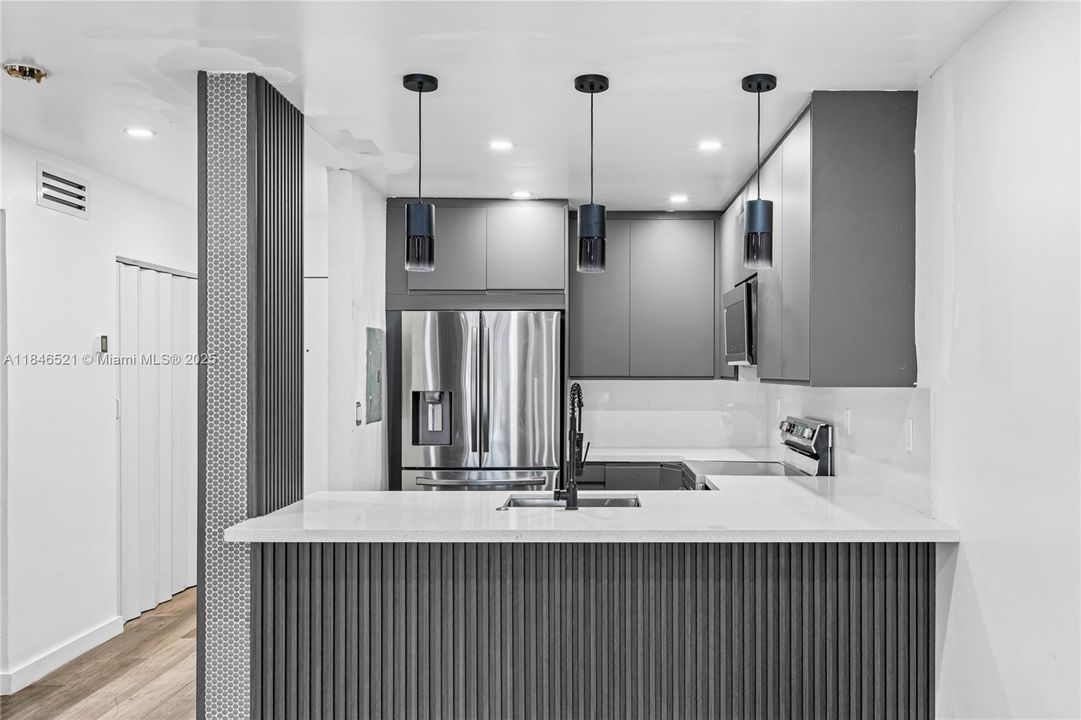 最近售出: $249,900 (1 贝兹, 1 浴室, 736 平方英尺)