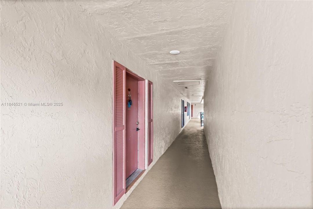 最近售出: $249,900 (1 贝兹, 1 浴室, 736 平方英尺)