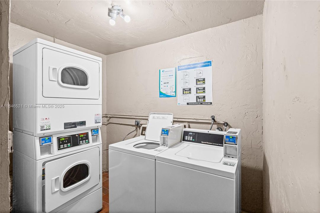 最近售出: $249,900 (1 贝兹, 1 浴室, 736 平方英尺)