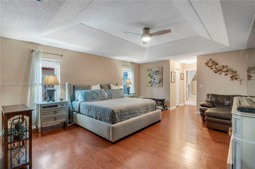 Activo con contrato: $759,000 (4 camas, 2 baños, 2602 Pies cuadrados)