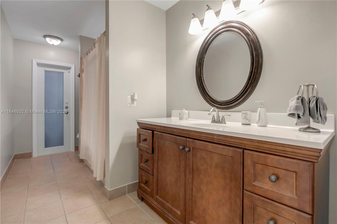 Activo con contrato: $759,000 (4 camas, 2 baños, 2602 Pies cuadrados)