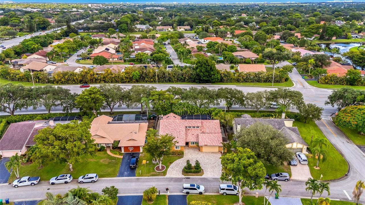 Activo con contrato: $759,000 (4 camas, 2 baños, 2602 Pies cuadrados)