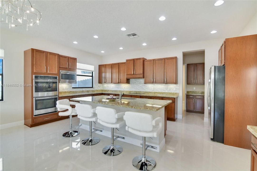 En Venta: $1,900,000 (5 camas, 4 baños, 3995 Pies cuadrados)