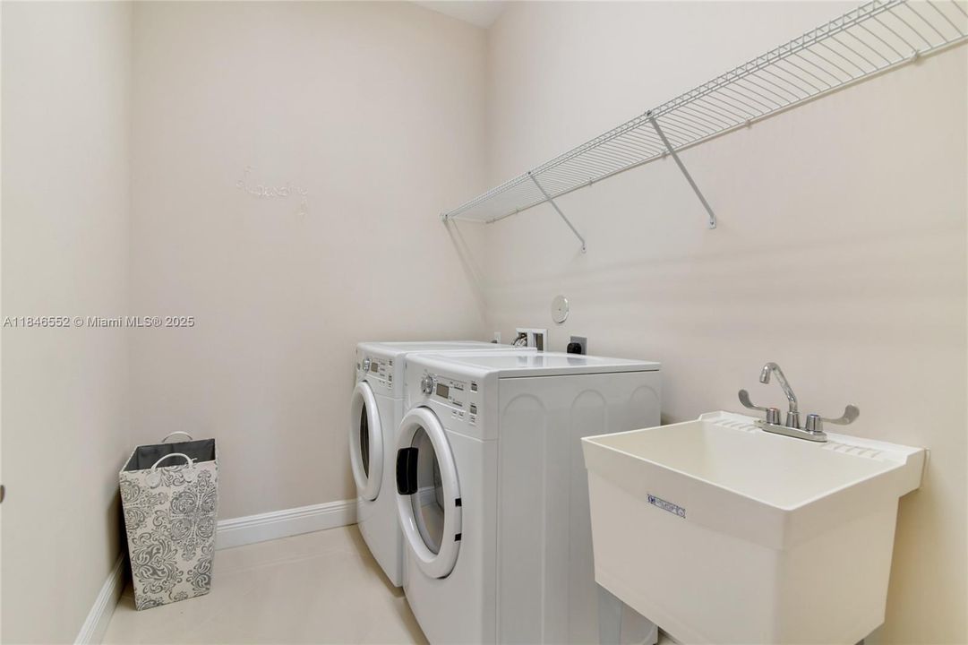 En Venta: $1,900,000 (5 camas, 4 baños, 3995 Pies cuadrados)