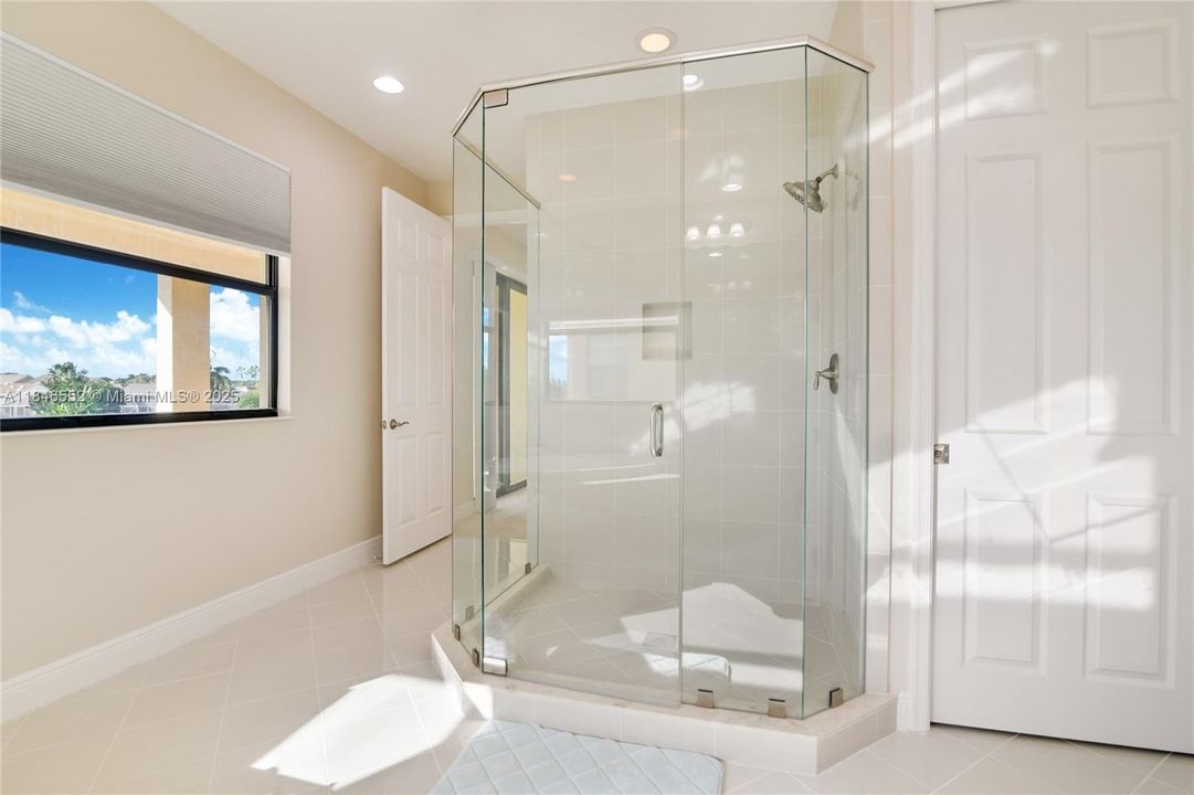 En Venta: $1,900,000 (5 camas, 4 baños, 3995 Pies cuadrados)