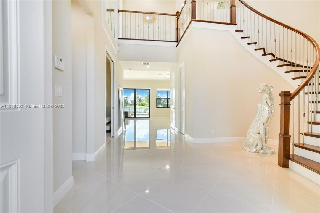 En Venta: $1,900,000 (5 camas, 4 baños, 3995 Pies cuadrados)