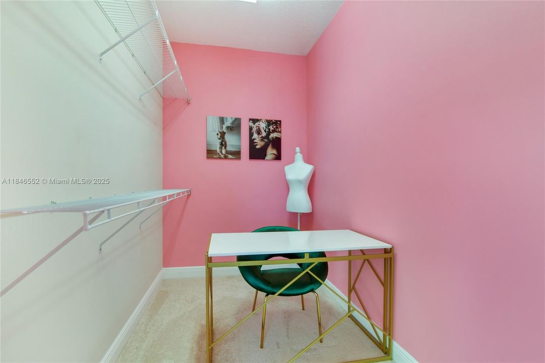 En Venta: $1,900,000 (5 camas, 4 baños, 3995 Pies cuadrados)