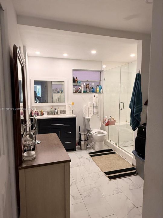 待售: $124,900 (1 贝兹, 1 浴室, 770 平方英尺)