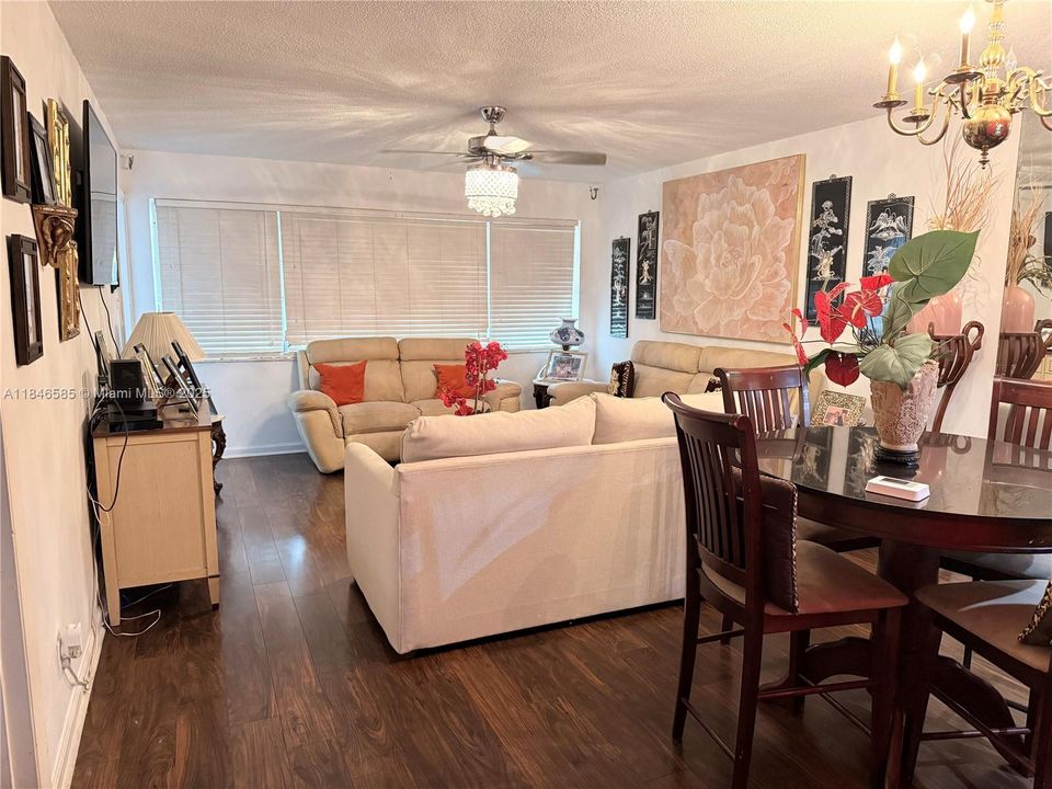 待售: $124,900 (1 贝兹, 1 浴室, 770 平方英尺)