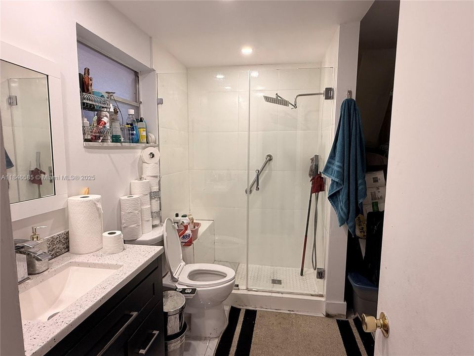 待售: $124,900 (1 贝兹, 1 浴室, 770 平方英尺)