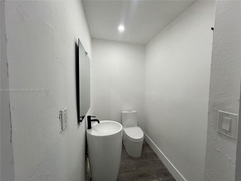 Recently Sold: $375,000 (2 beds, 1 baths, 620 Square Feet)