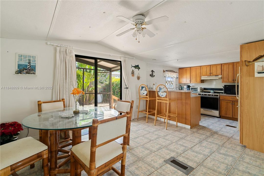 Недавно продано: $795,000 (3 спален, 2 ванн, 1133 Квадратных фут)