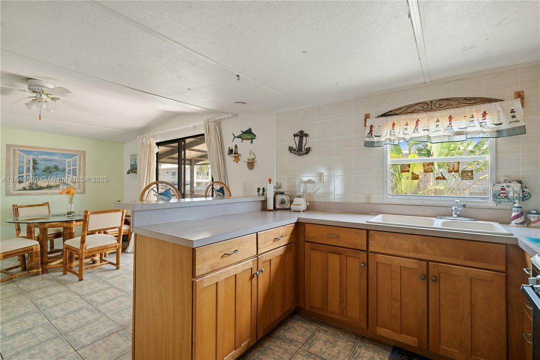 Недавно продано: $795,000 (3 спален, 2 ванн, 1133 Квадратных фут)