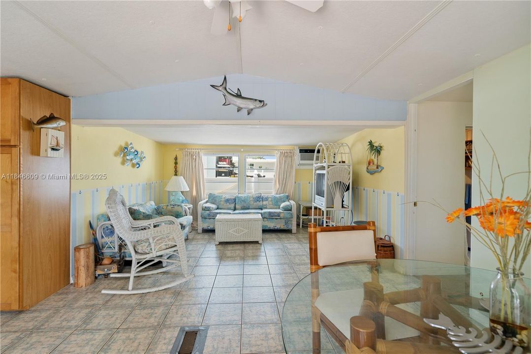 Недавно продано: $795,000 (3 спален, 2 ванн, 1133 Квадратных фут)