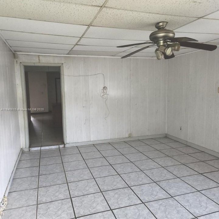 На продажу: $199,900 (5 спален, 2 ванн, 2013 Квадратных фут)